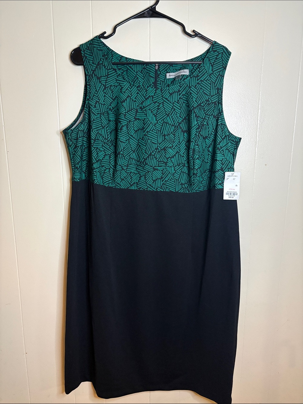 Danny & Nicole Green Patterned and Black Sleeveless Shift Dress
